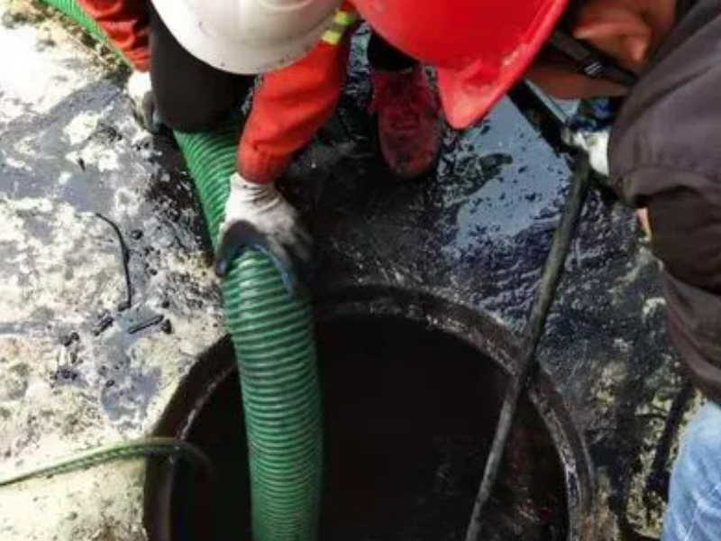 青岛莱西清理化粪池１９５—２8００—7５５０吸污车抽粪污水